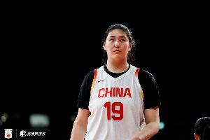 攻防转换解析：张子宇三板斧助力中国女篮逆境求胜