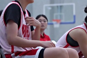 16岁清华大学的孙晗韵 堪称中国女篮锋线的李梦接班人？