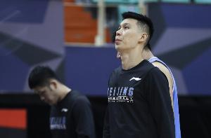 林书豪强碰文化差异：东西半球间的篮球桥梁