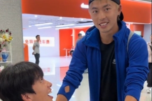 战报：李镇全手术归来机场偶遇汪士钦