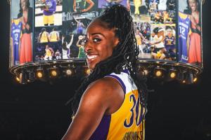 WNBA火花末段爆发！11分反超，技术统计全面领先