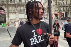 卡斯尔：休赛期最难忘的事是去巴黎 那件衣服是卡布给我买的