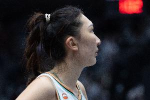 狂飙！中国女篮激战韩国，80-85遗憾败北，核心缺席仍展现顽强斗志！