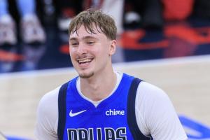 全网热议！弗拉格身高再创新高，球迷炸锅：2米08还不够吗？