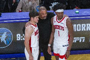 阿门·汤普森全明星数据爆发！三分线外38投19中，效率惊人